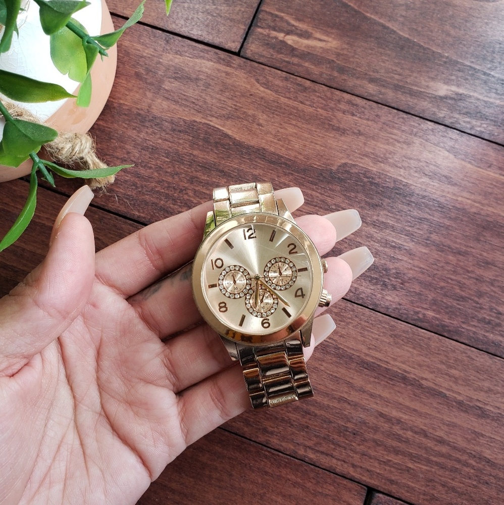 Women's target rose gold watch